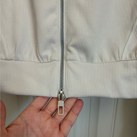 Lululemon Ribbed Softstreme Cropped Jacket bone zip up size 10 - Picture 3 of 8